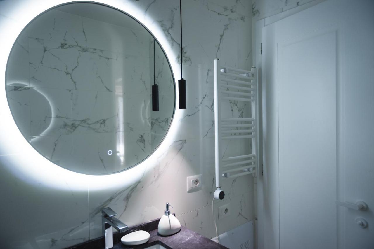 Tam Skanderbeg Square City Center Apartment No4 Tiranë Ngoại thất bức ảnh